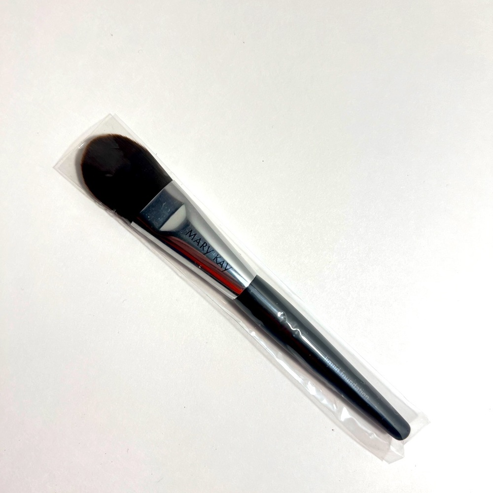 mary kay liquid foundation brush